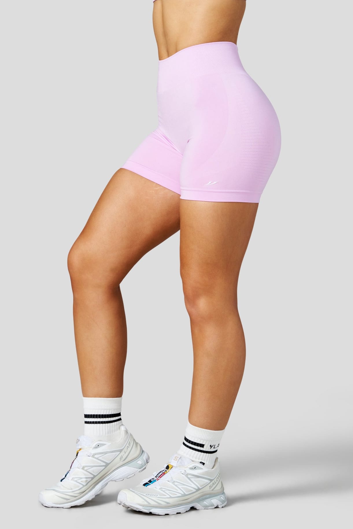 W1166 Pulse Seamless scrunch Shorts - Image 4