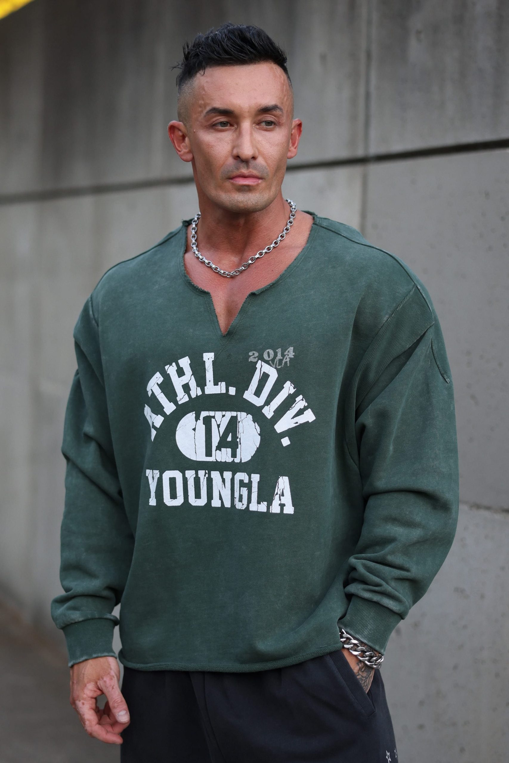 8098 - Golden Era Pump Cover Crewneck